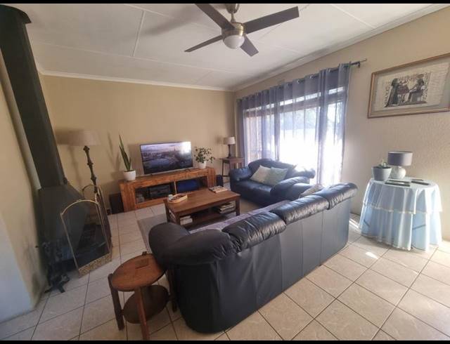 3 BEDROOM TOWNHOUSE FOR SALE IN BRACKENHURST